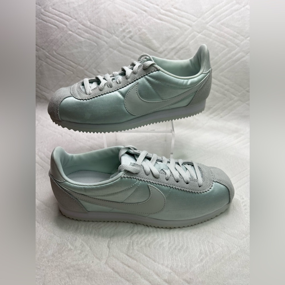 9: Nike Womens Classic Cortez Nylon (Barely Grey/ Brely Grey - White) Size 8